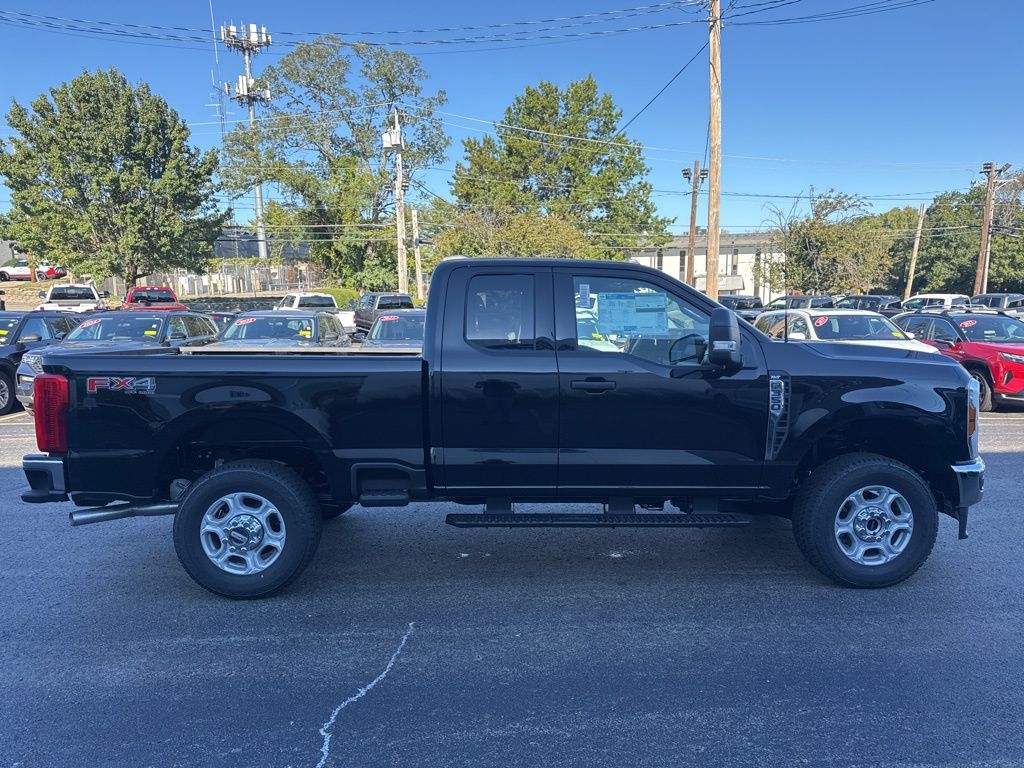 2026 Ford F-350 XLT photo 4