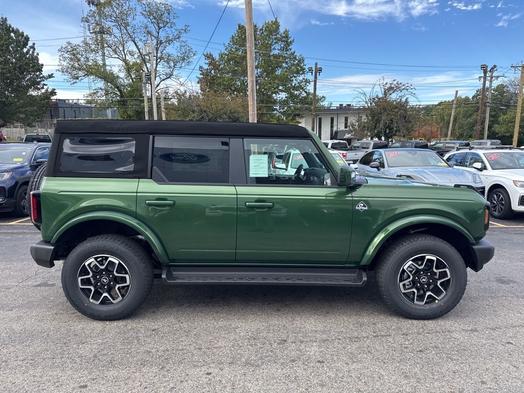 2025 Ford Bronco Outer Banks photo 3