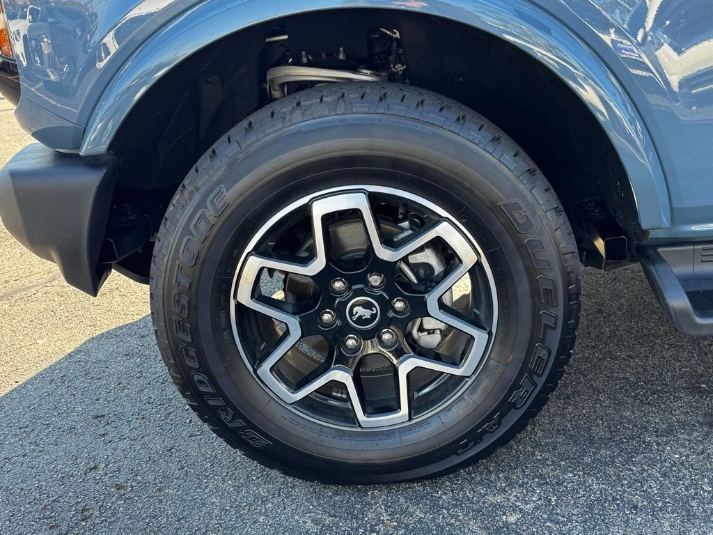 2025 Ford Bronco Outer Banks photo 3