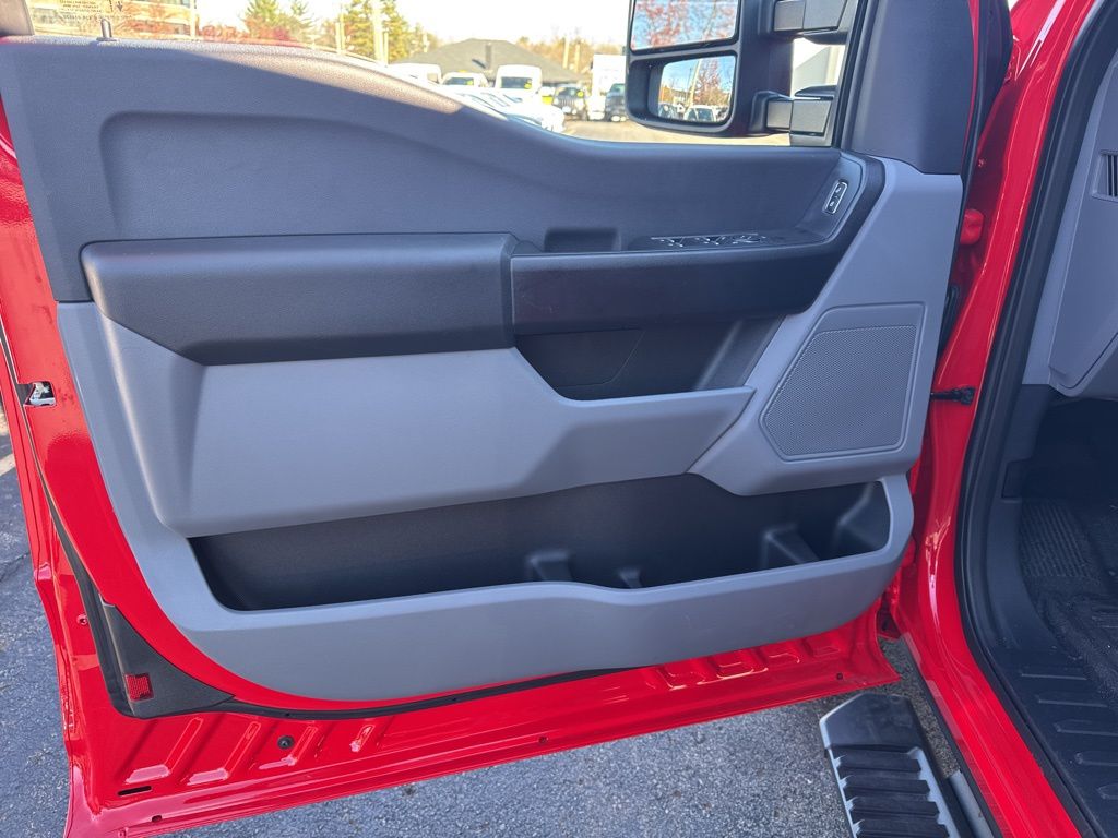 2026 Ford F-350 Super Duty Chassis Cab XL - Photo 9