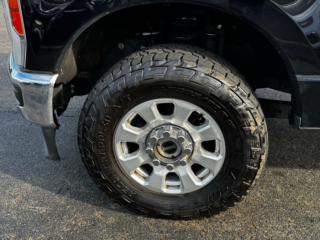 2023 Ford F-350 photo 3