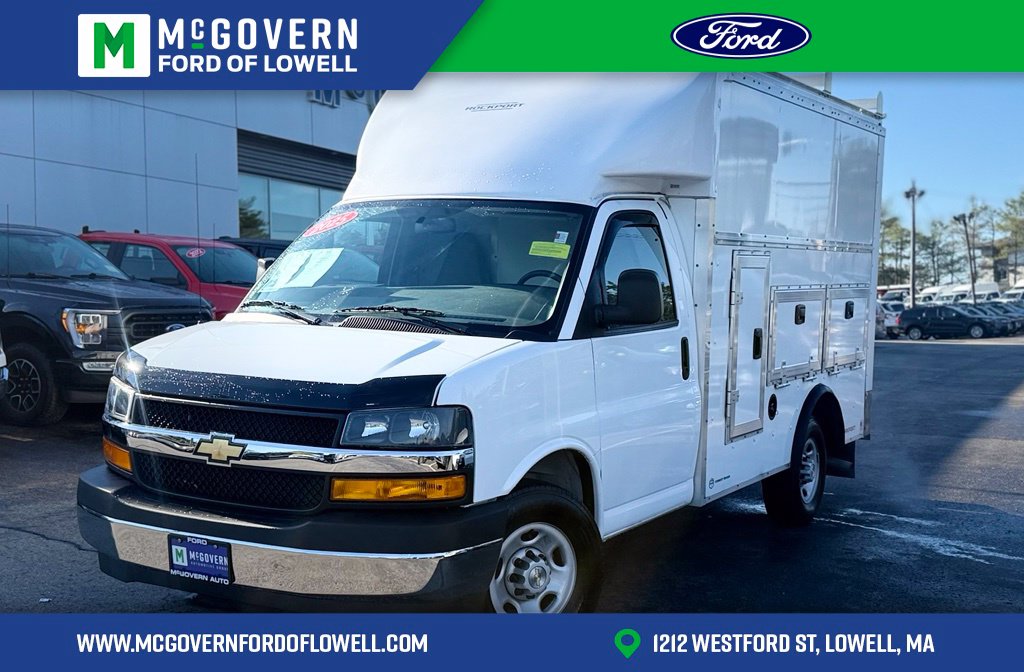 2025 Chevrolet Express Cutaway Base