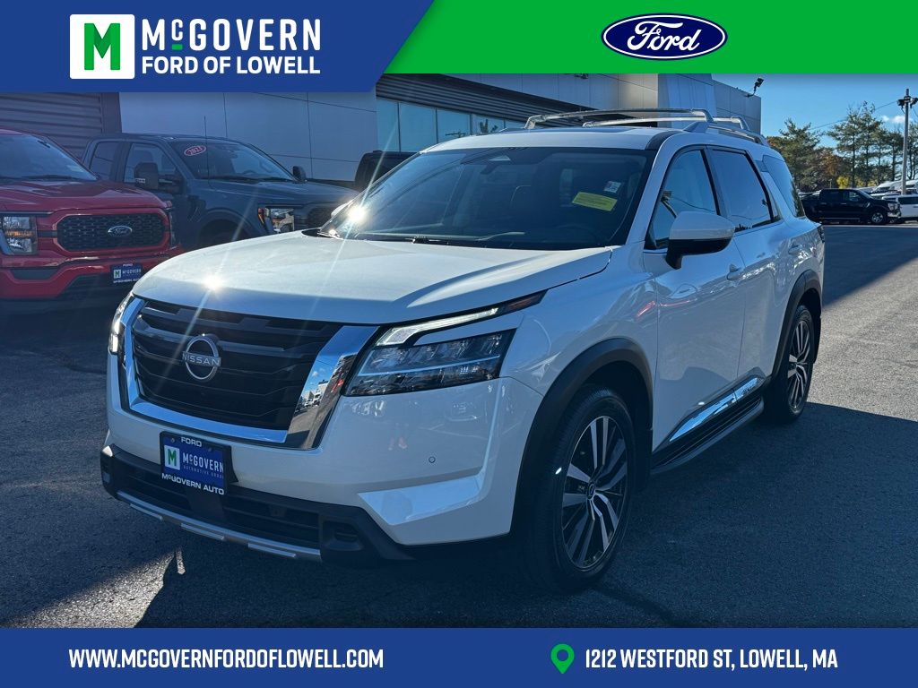 2024 Nissan Pathfinder Platinum's photo