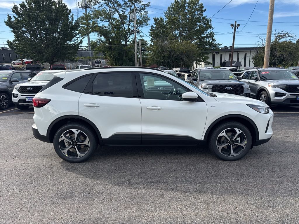 2025 Ford Escape Hybrid ST-Line Select photo 4