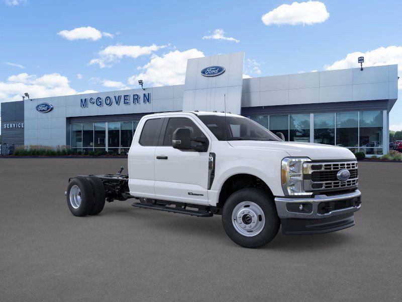 2026 Ford F-350 photo 2