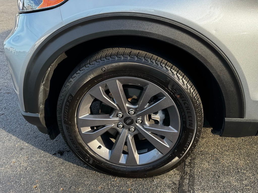2024 Ford Explorer XLT photo 2