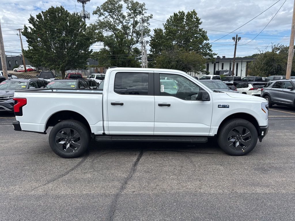 2025 Ford F-150 Lightning photo 4