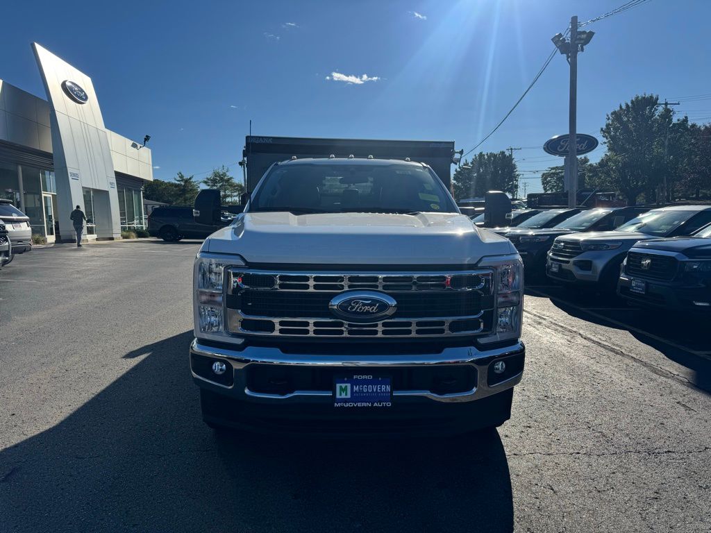 2025 Ford F-350 photo 2