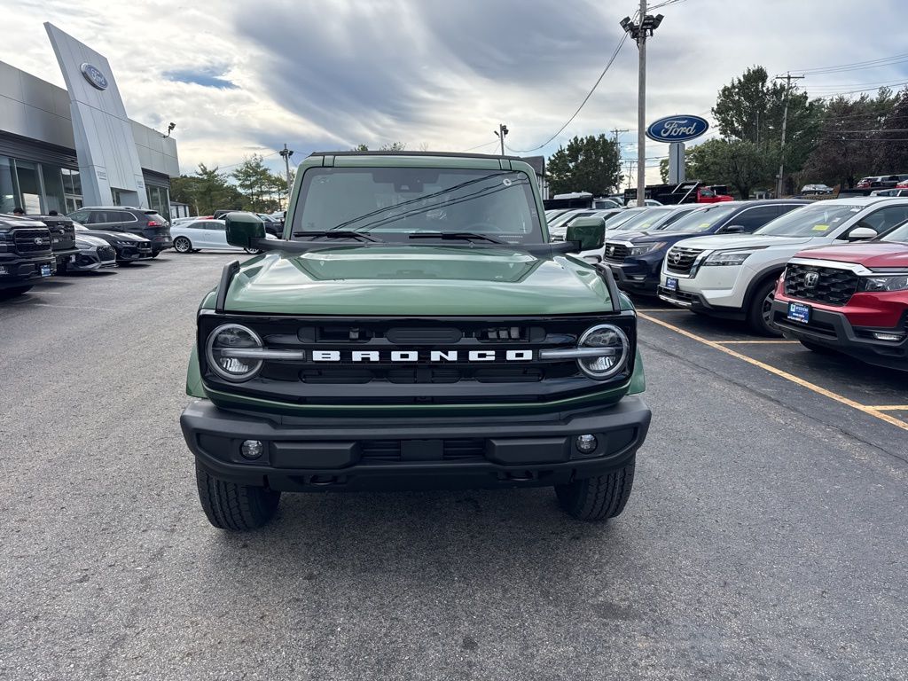2025 Ford Bronco Outer Banks photo 2