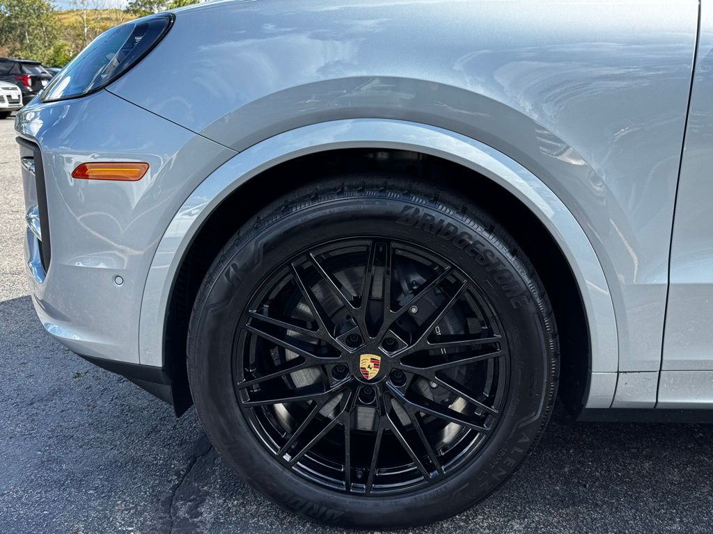 2024 Porsche Cayenne Coupe Base photo 3