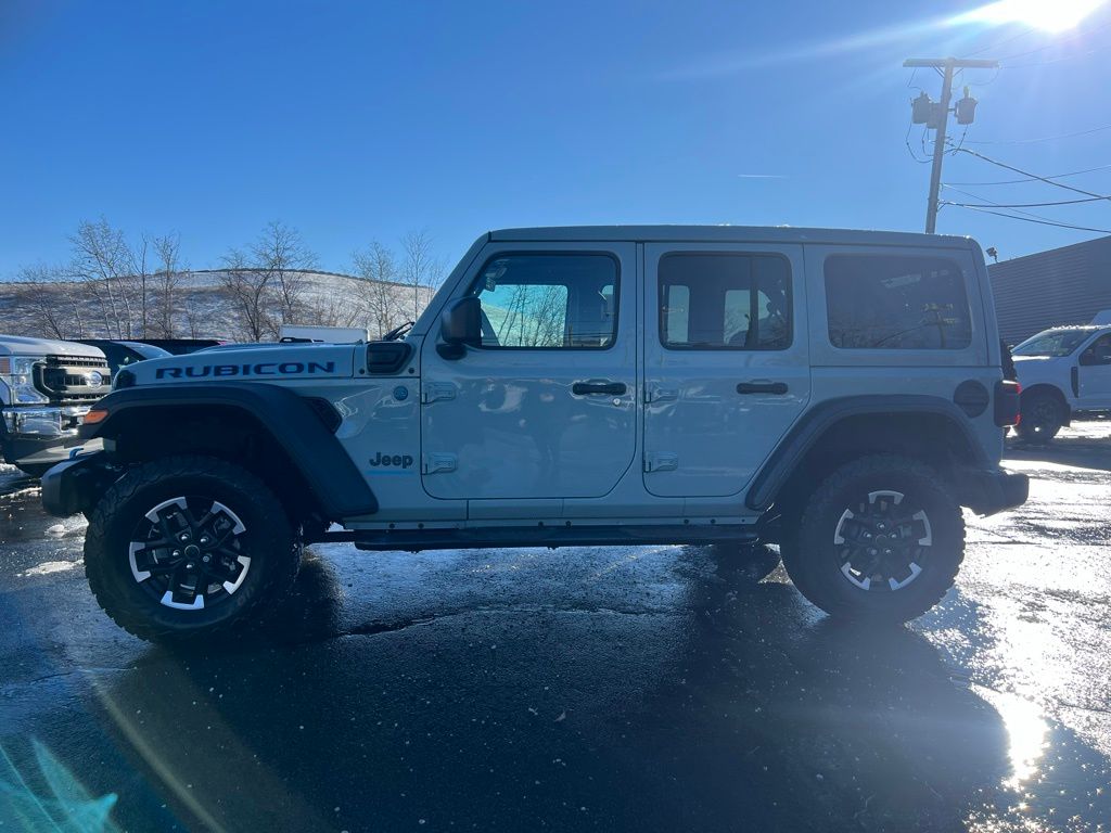 2024 Jeep Wrangler Rubicon 4xe photo 3