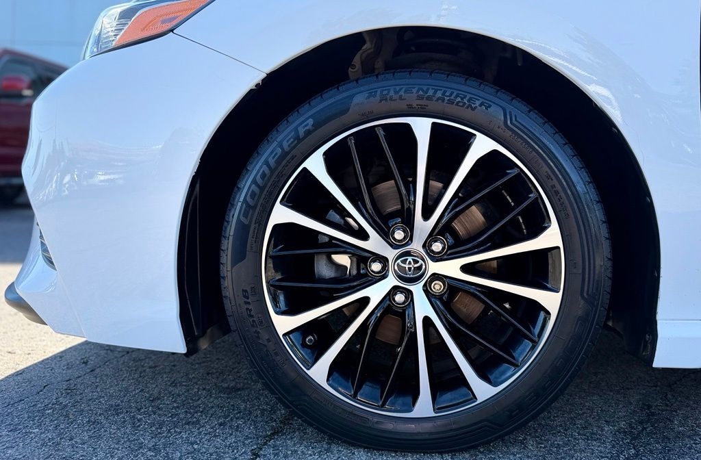 Used 2019 Toyota Camry SE Sedan