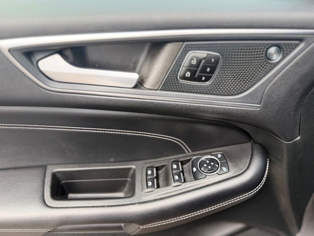 2023 Ford Edge Titanium - Photo 18