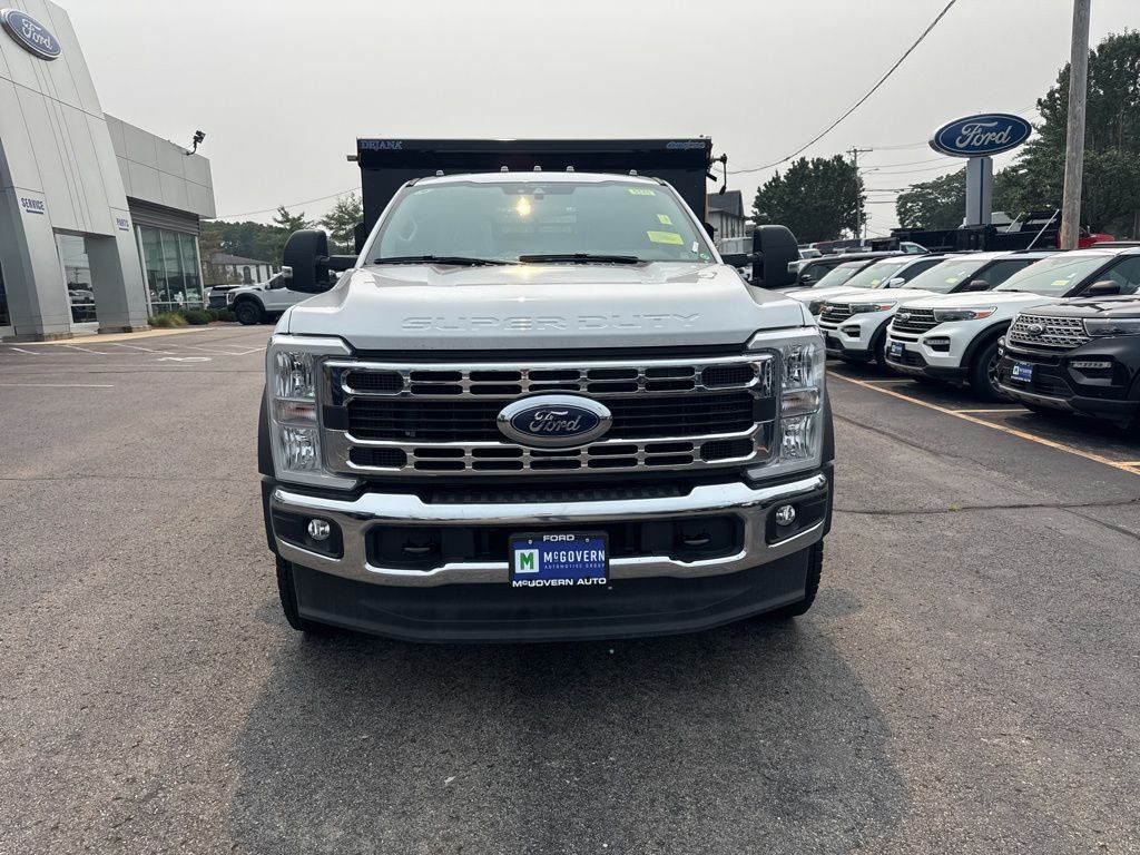 2025 Ford F-550 photo 2