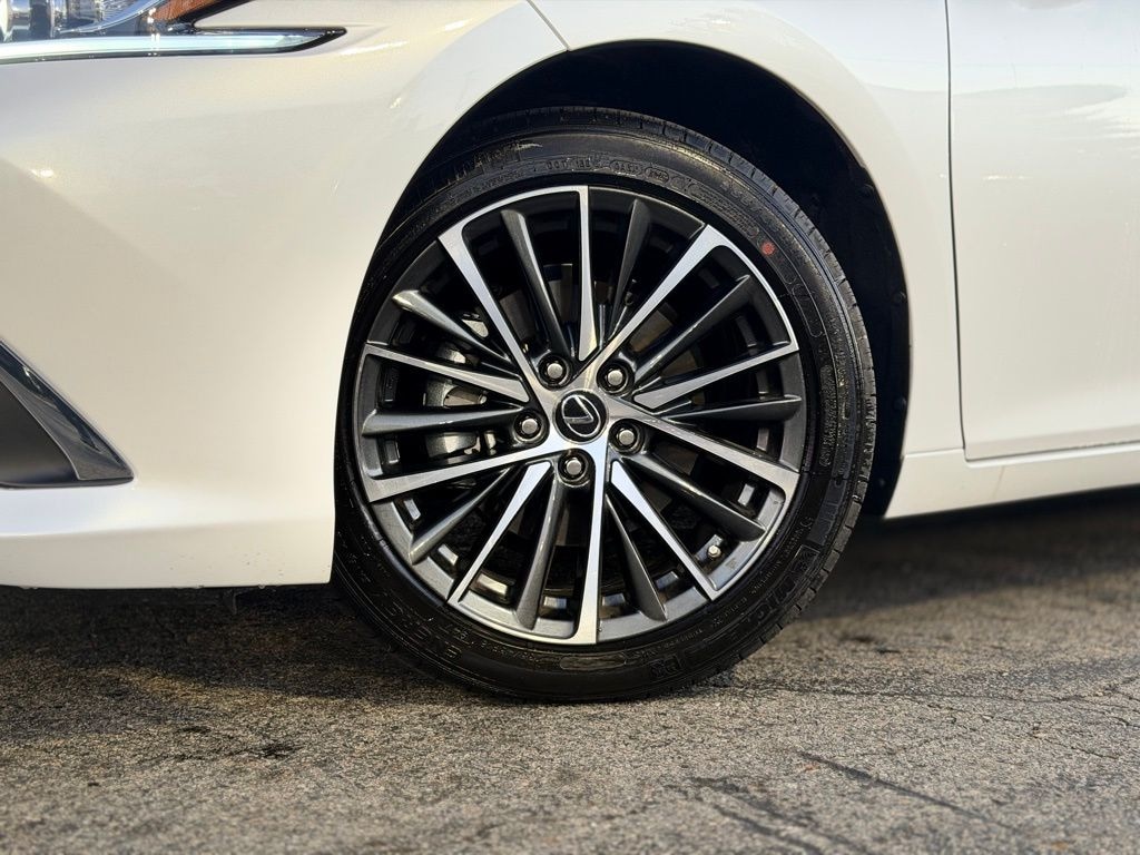 Used 2025 Lexus ES 350 Sedan