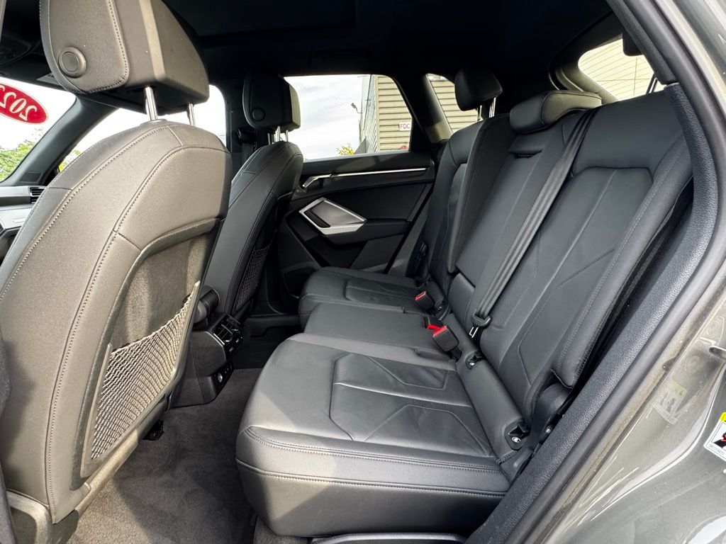2023 Audi Q3 S line Premium photo 3