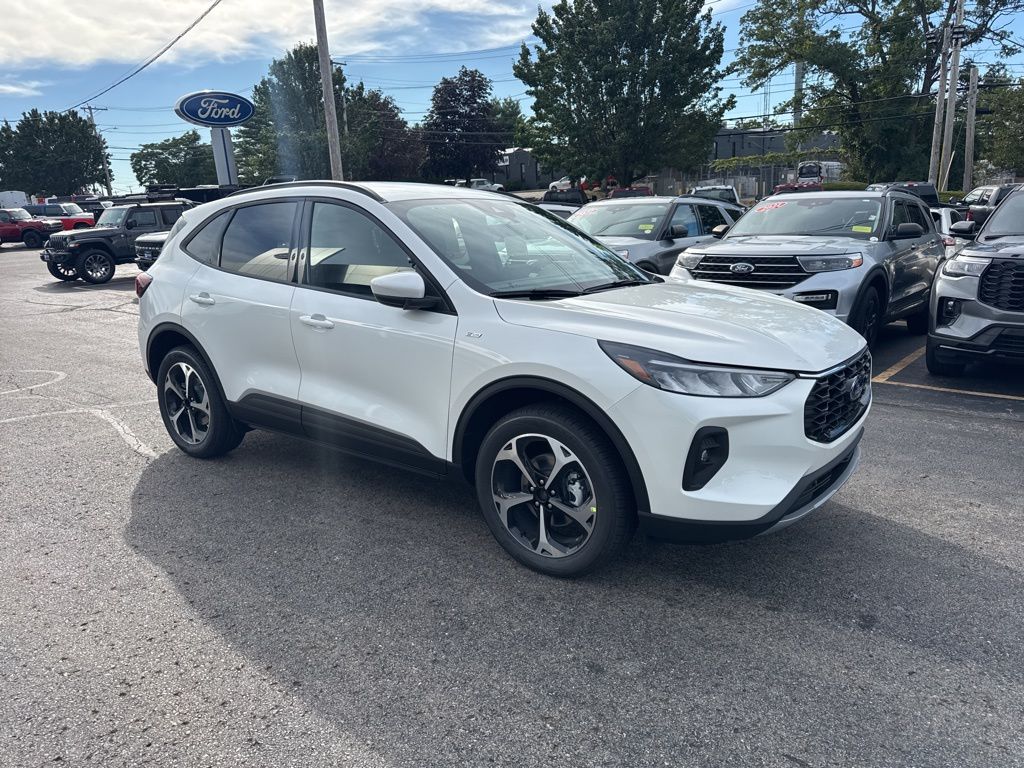 2025 Ford Escape Hybrid ST-Line Select photo 3