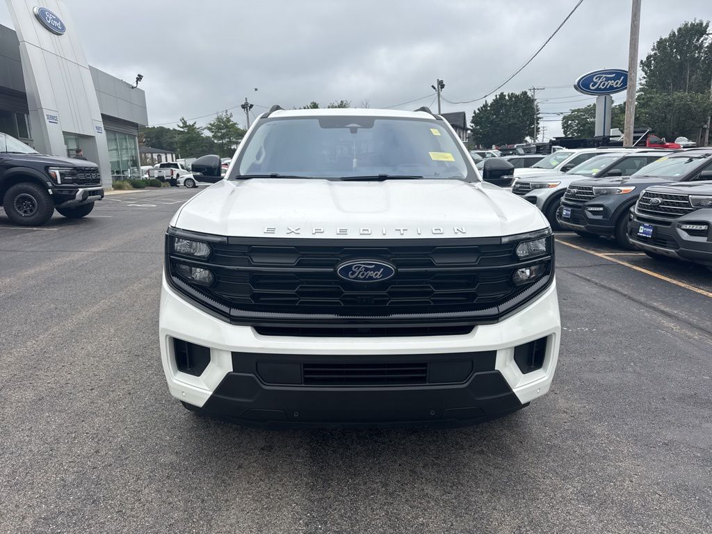 2025 Ford Expedition photo 2