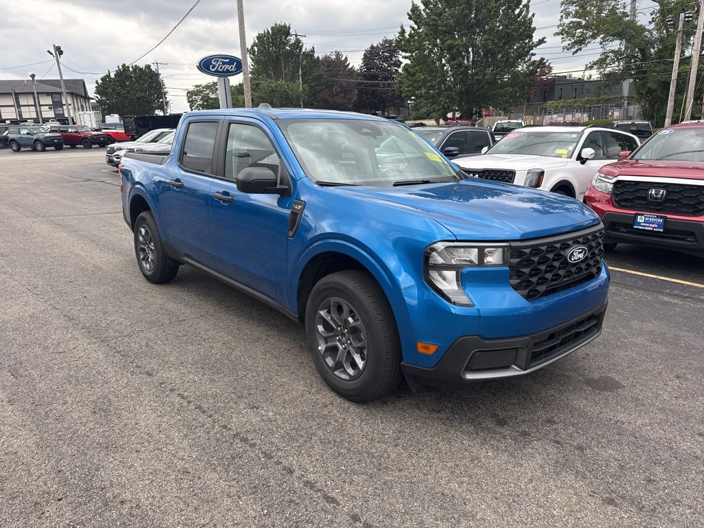 2025 Ford Maverick XLT photo 2