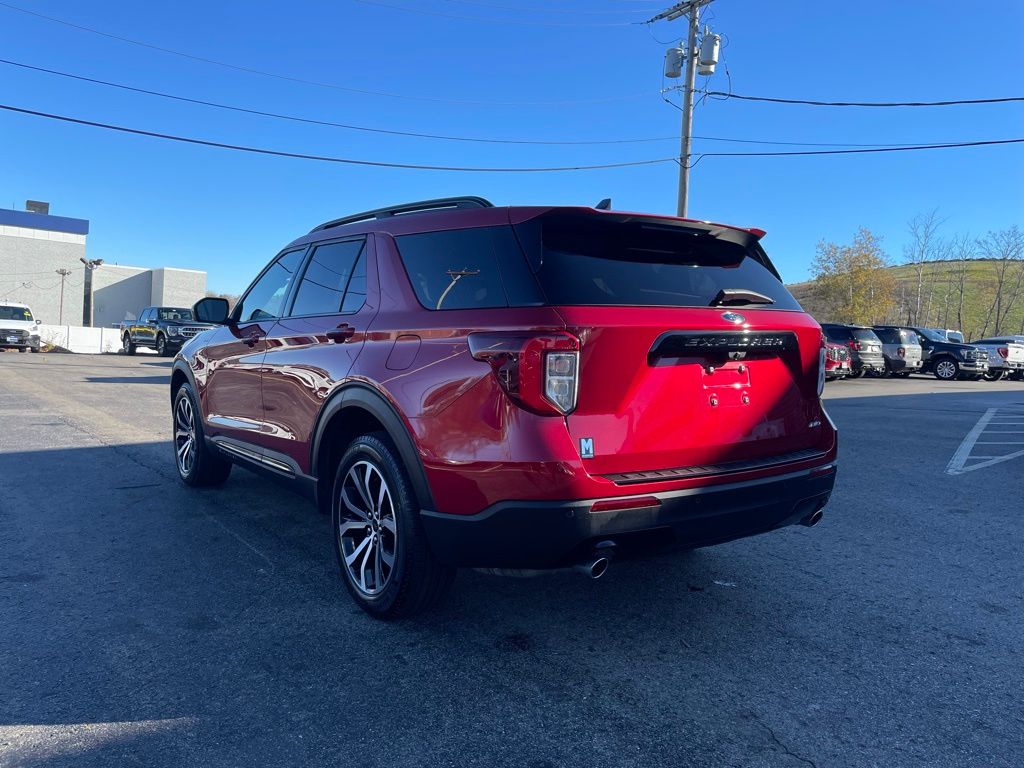 2022 Ford Explorer ST-Line photo 2