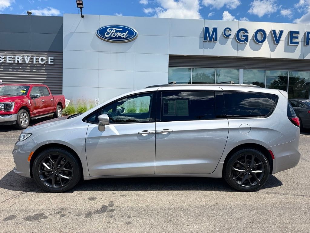 Used 2021 Chrysler Pacifica Limited Minivan/Van