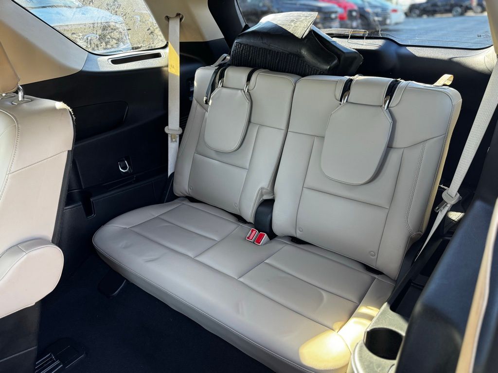 2023 Ford Explorer XLT photo 2