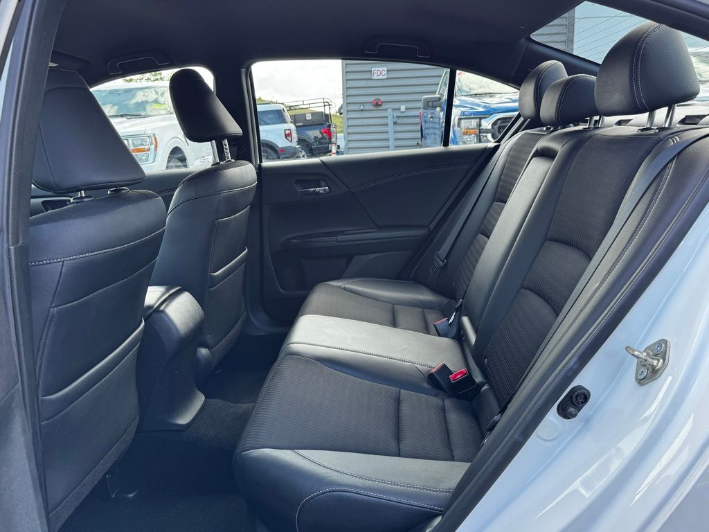2017 Honda Accord Sport photo 4