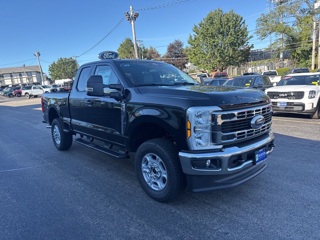 2026 Ford F-350 XLT photo 3