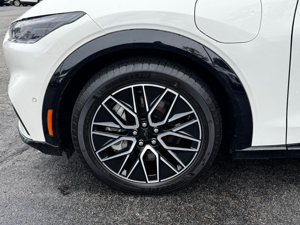 2024 Ford Mustang Mach-E Premium photo 3