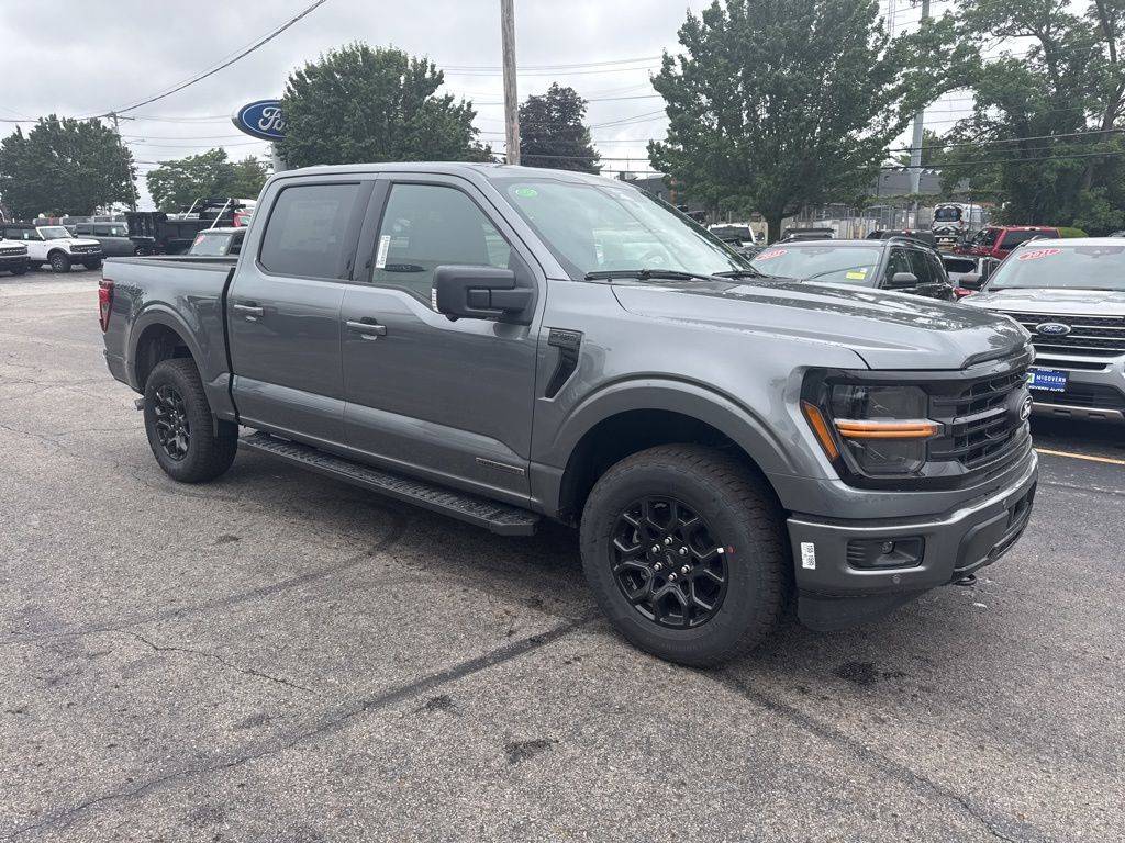 2025 Ford F-150 XLT photo 3