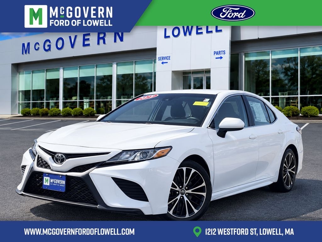 Used 2019 Toyota Camry SE Sedan