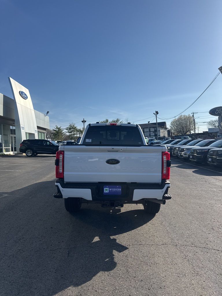2025 Ford F-350 Lariat photo 3