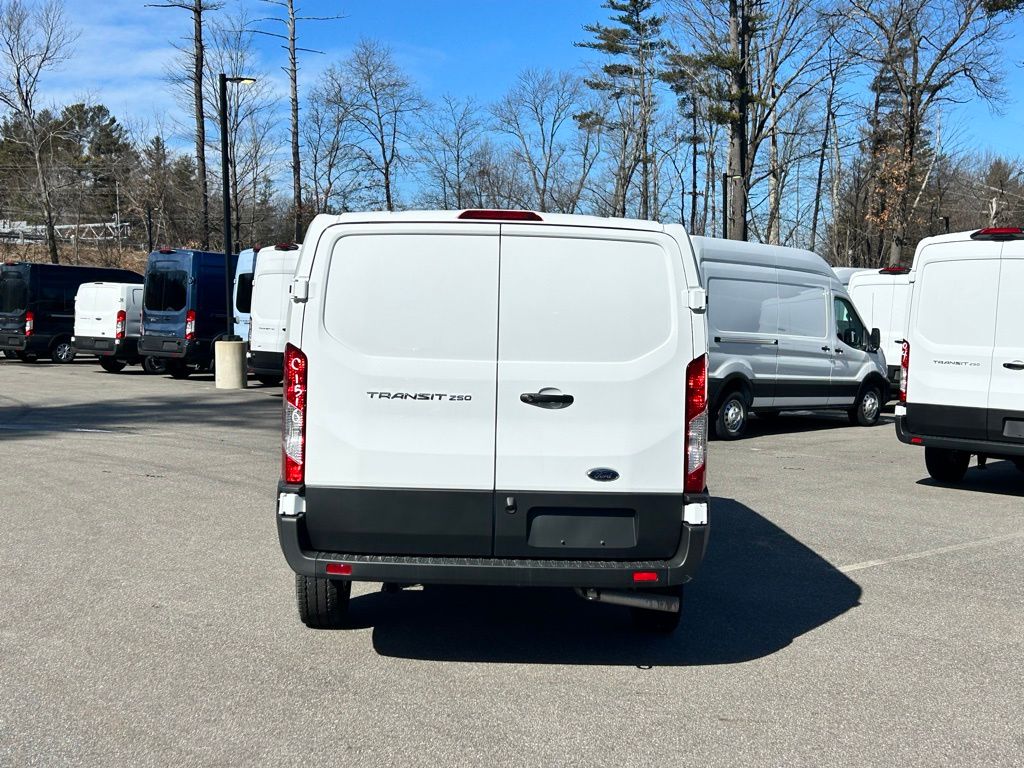 2025 Ford Transit photo 4