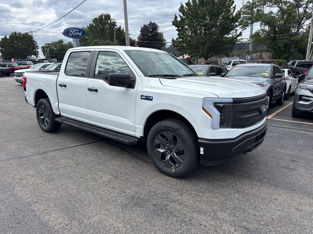 2025 Ford F-150 Lightning photo 3