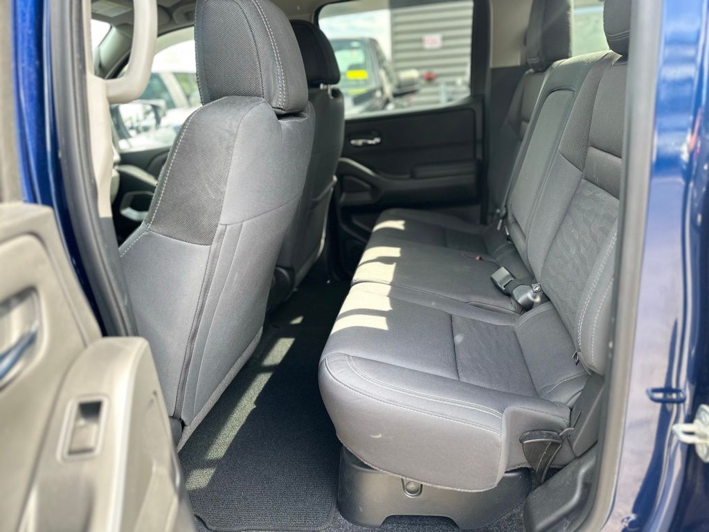 2023 Nissan Frontier SV photo 2