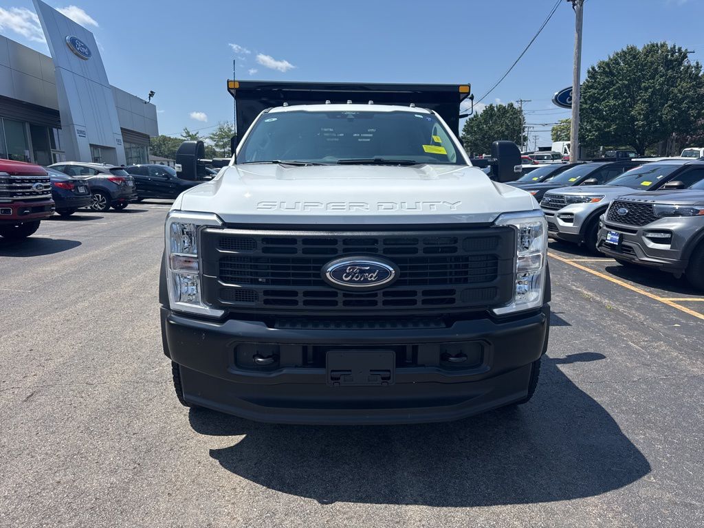 2025 Ford F-550 photo 2