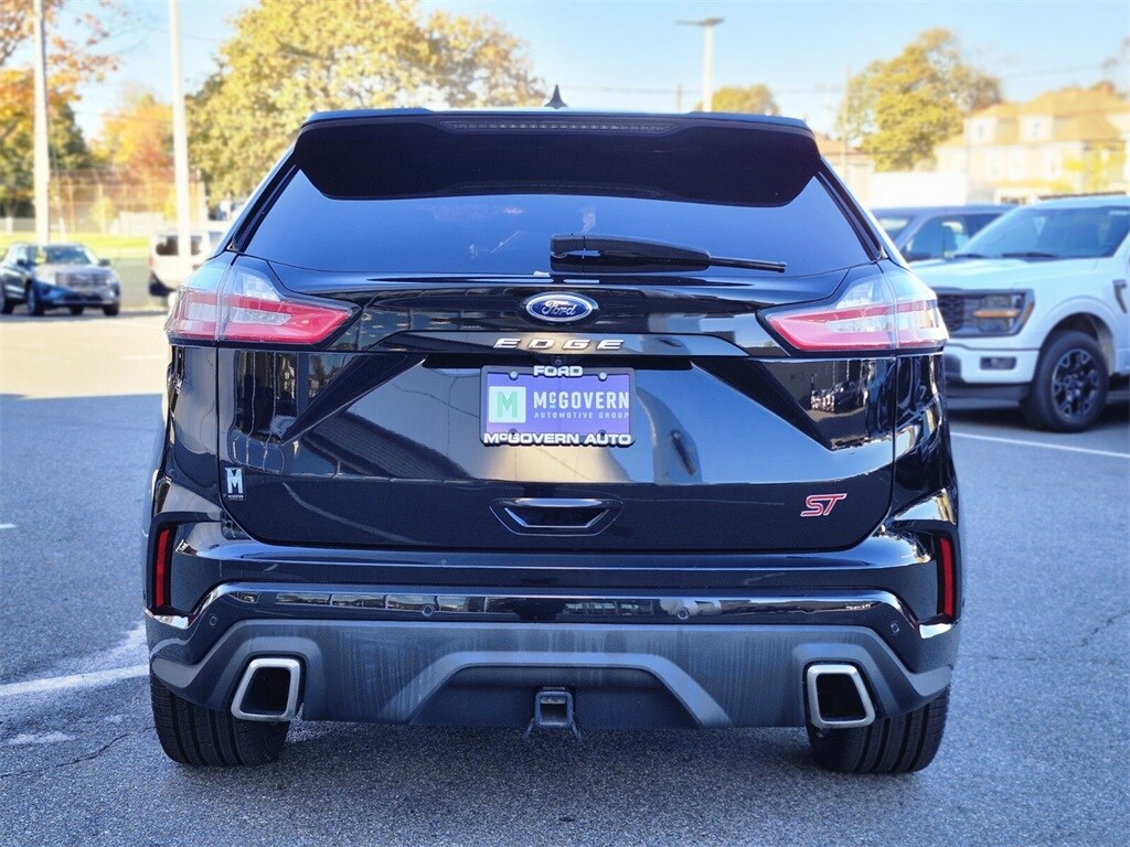 2022 Ford Edge ST photo 3