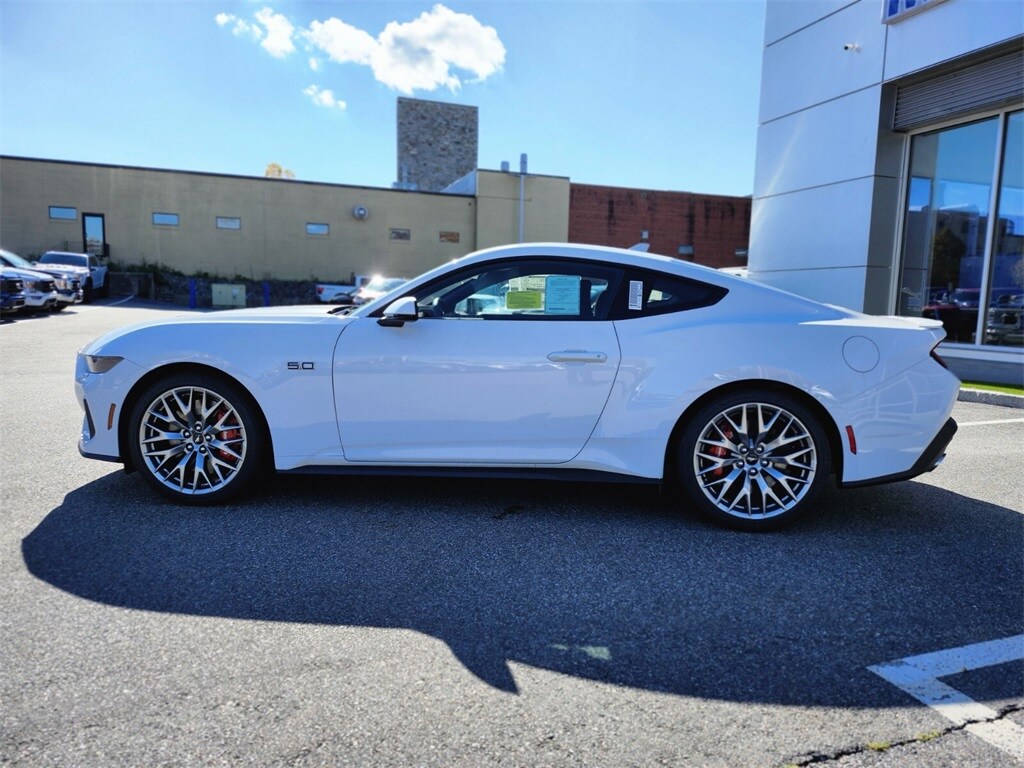 2025 Ford Mustang GT Premium photo 2
