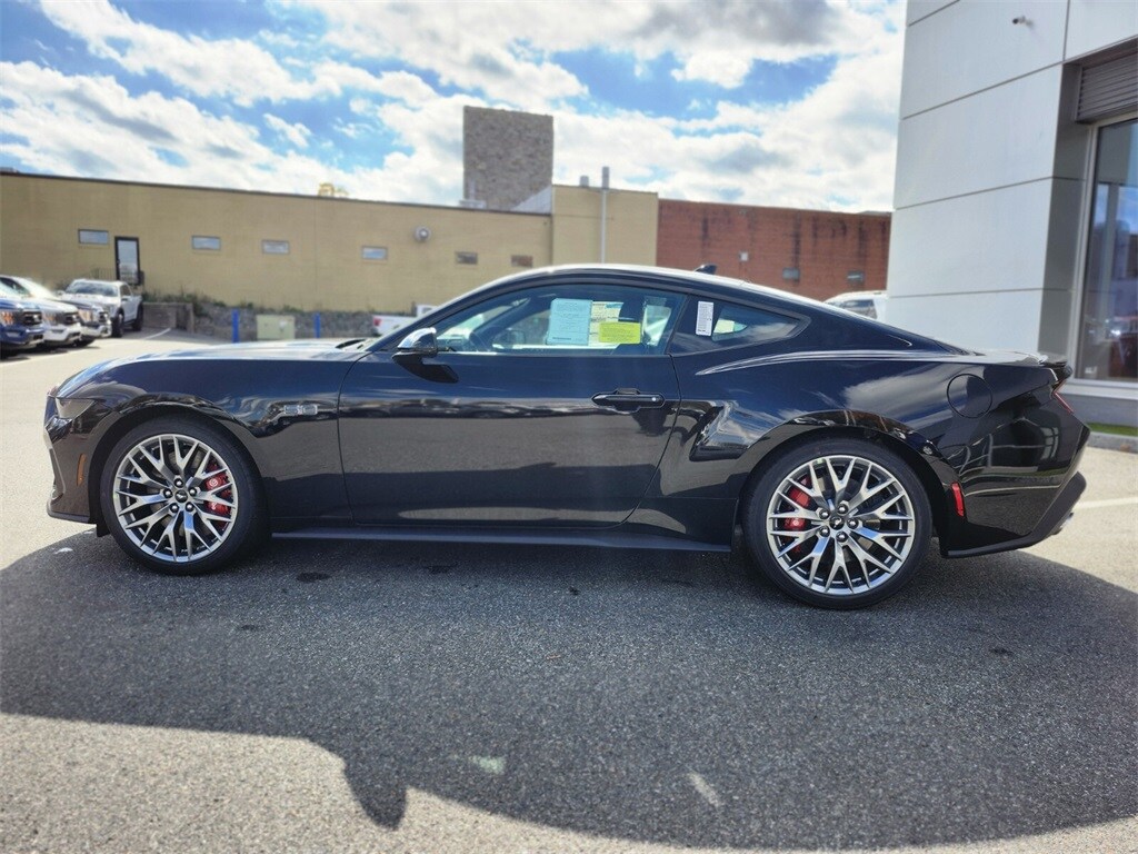 2025 Ford Mustang GT Premium photo 2