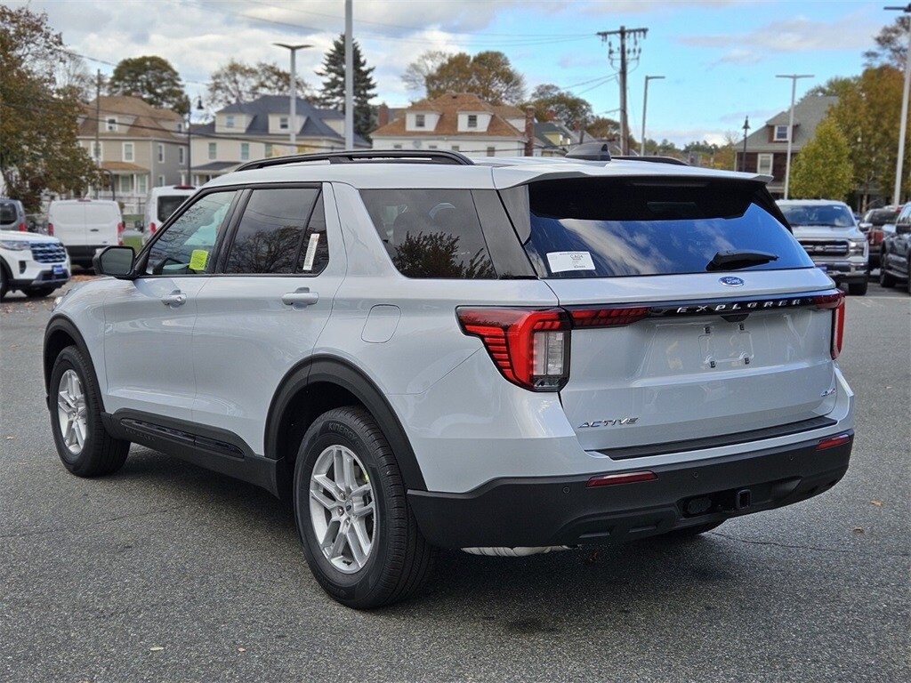 2026 Ford Explorer photo 2