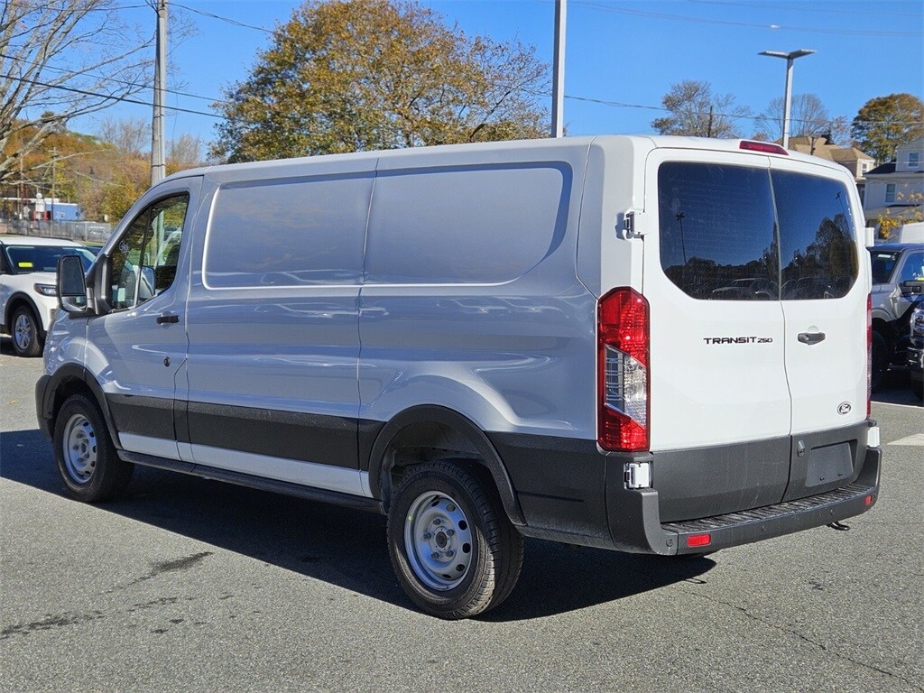 2026 Ford Transit photo 3