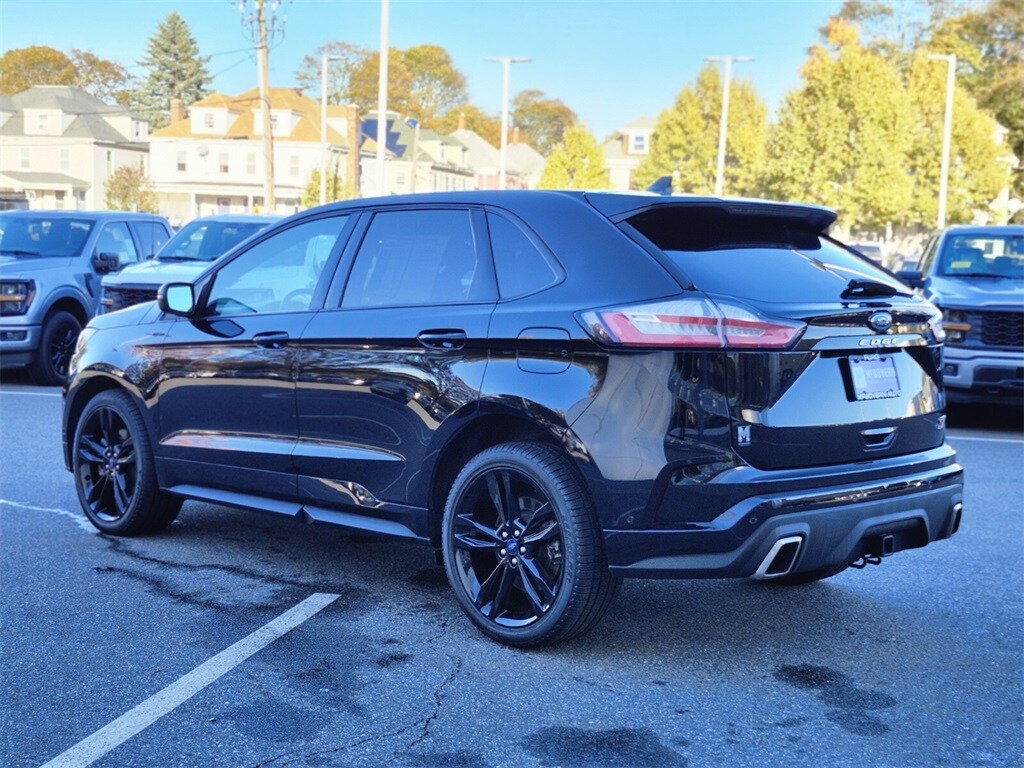 2022 Ford Edge ST photo 2