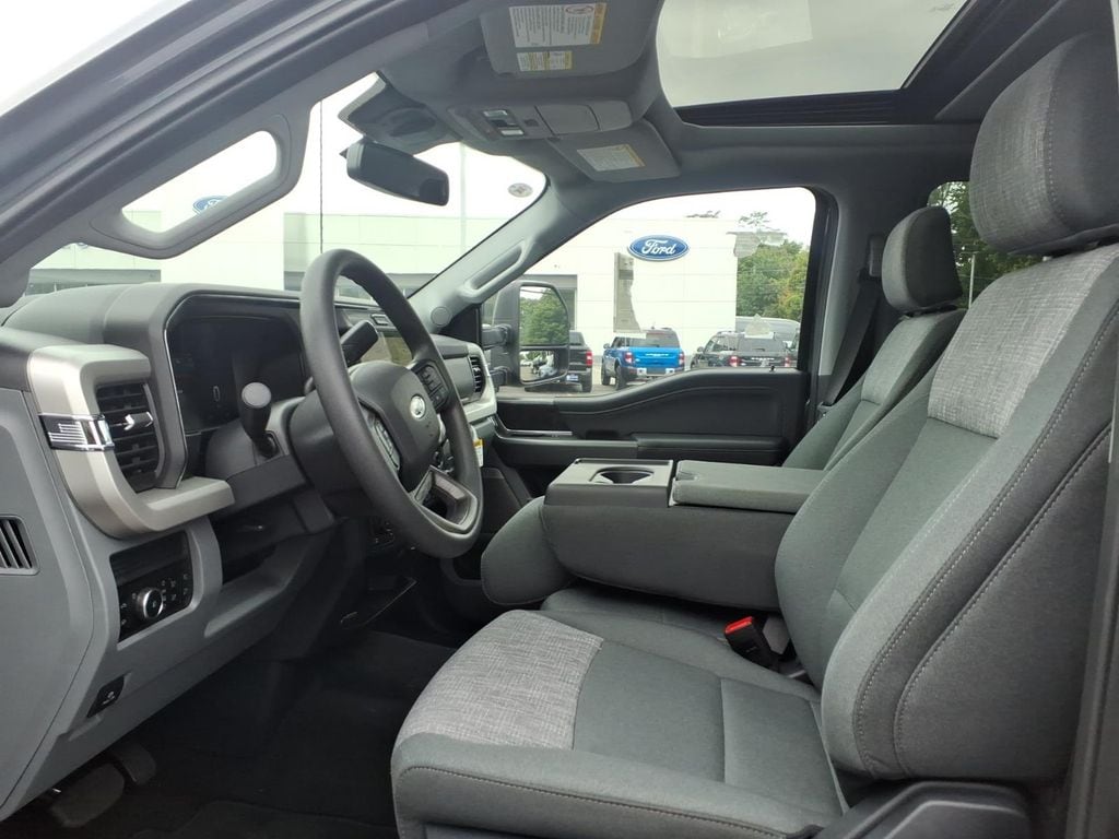2026 Ford F-350 Super Duty XLT - Photo 13