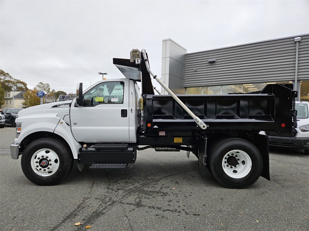 2025 Ford F-650 SuperCab photo 2