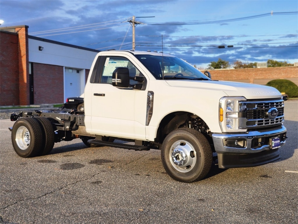 New 2025 Ford F-350SD XL Chassis