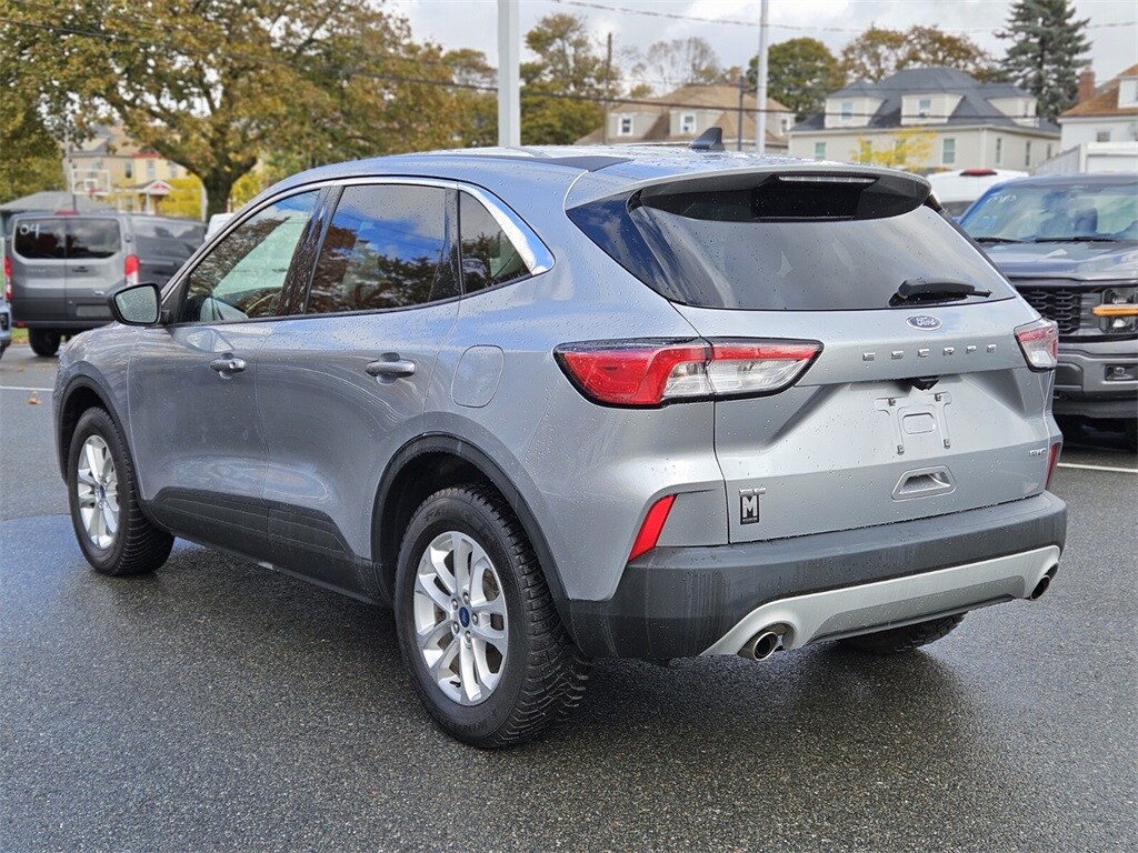 2022 Ford Escape SE photo 2