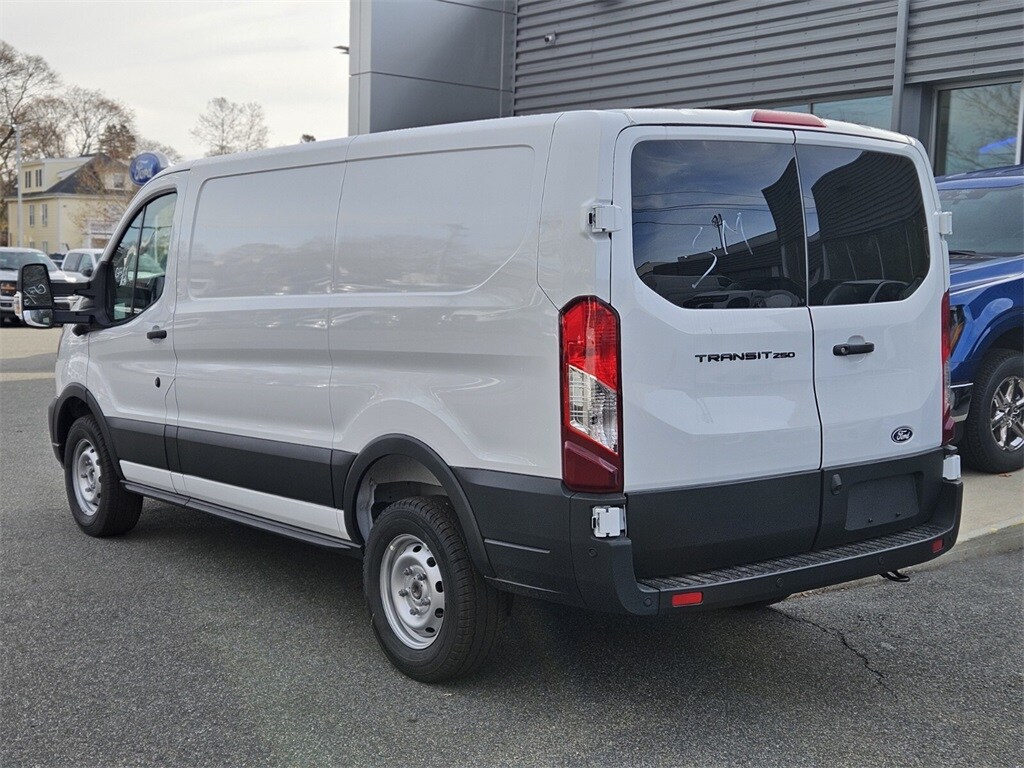 2026 Ford Transit photo 3