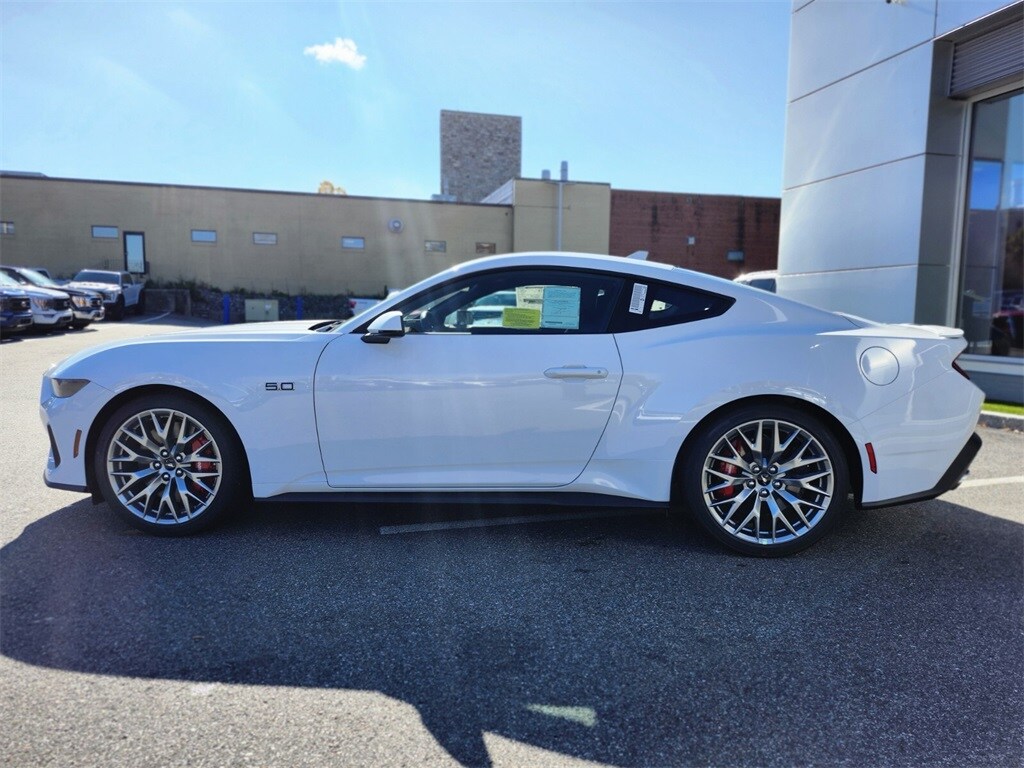 2025 Ford Mustang GT Premium photo 2