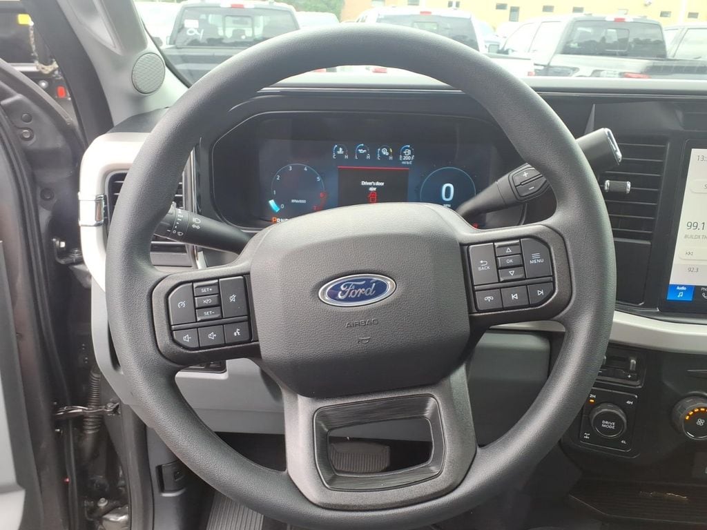 2026 Ford F-350 Super Duty XLT - Photo 14