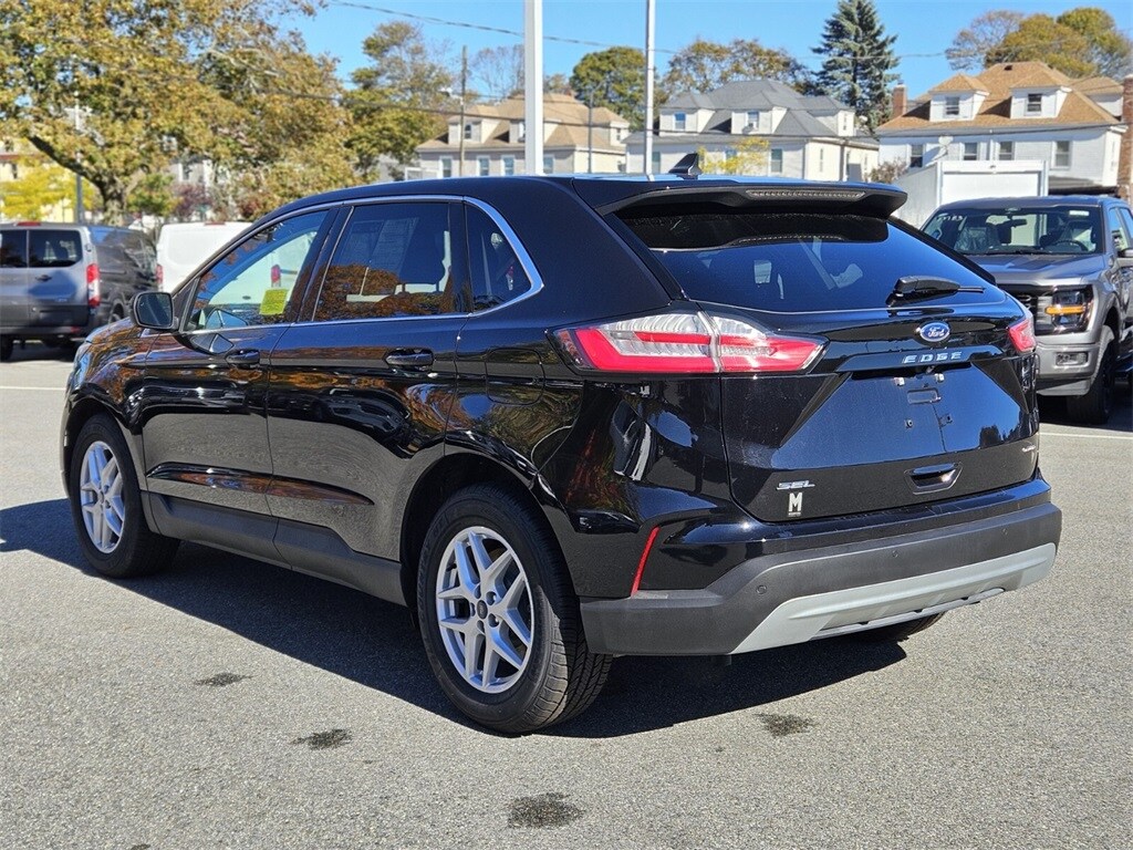 2022 Ford Edge SEL photo 2